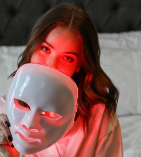 Led Face Mask for acne and wrinkles. Gives smooth and radient skin