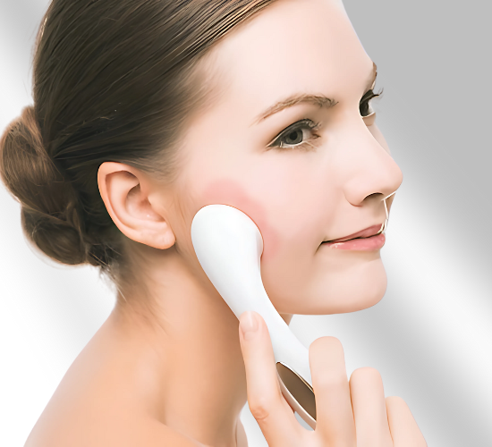 LED skin whitening machine in UAE with blue light for acne and pink light for brightening - dermatologist-approved home device